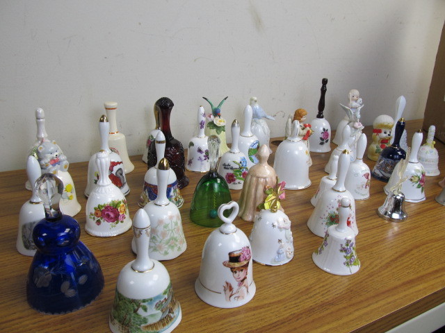 lot 100 image: Large Lot of Assorted Bells
