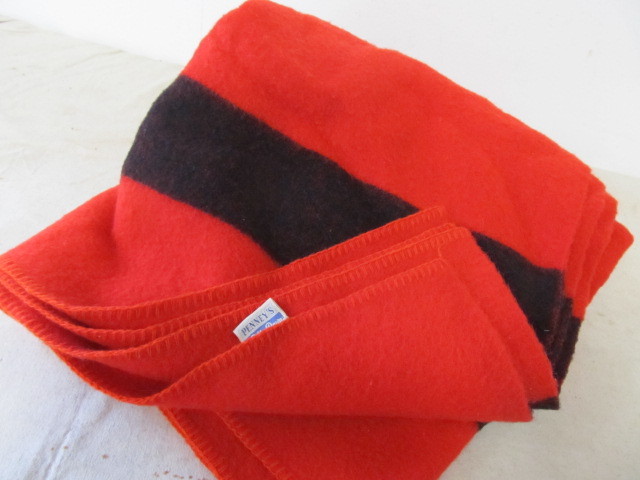 lot 136 image: Vintage Penneys GOLDEN DAWN Hudson Bay Style Wool Blanket