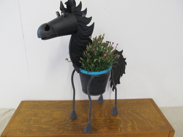 lot 149 image: Metal Horse Garden Planter