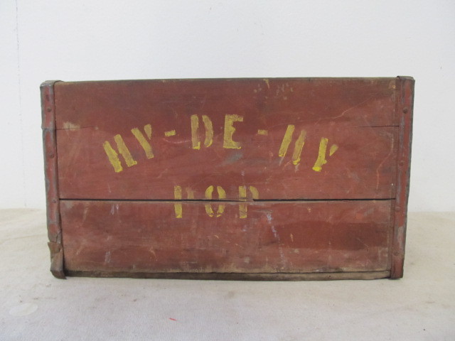 lot 151 image: Old Vintage HY-DE-HY Wooden Soda Crate