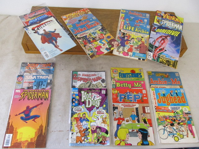 lot 157 image: Lot of Assorted Comic Books