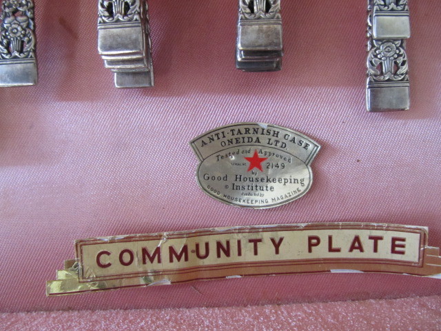 lot 159 image: Vintage Silverplated Flatware Set wCase