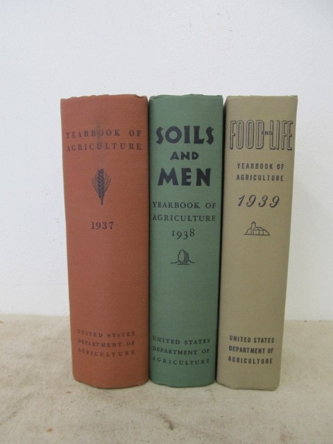 lot 160 image: NICE Condition Original 1930s Yearbook of Agriculture Lot