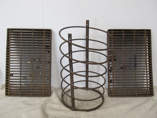 lot 169 image: Antique Wrought Iron Spiral w2 Vintage Heavy Cast Iron Floor Grates