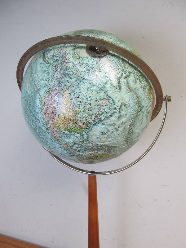 lot 8 image: Mid Century 1960s Floor Standing Globe