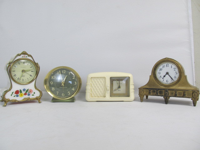 lot 204 image: 4 Vintage Small TravelDesk Clocks