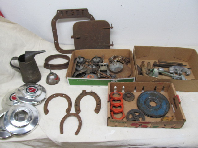 lot 216 image: Large Lot of AntiqueVintage Cast Iron Industrial etc items
