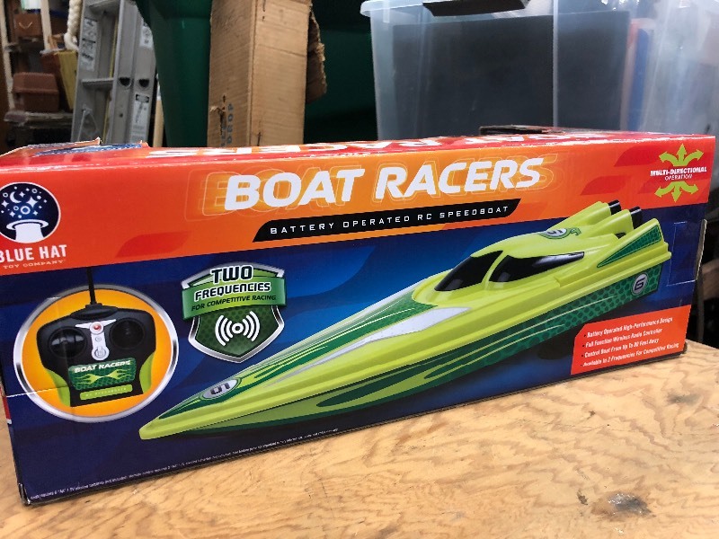 lot 94 image: NEW IN BOX Radio Controlled RC Speed Boat