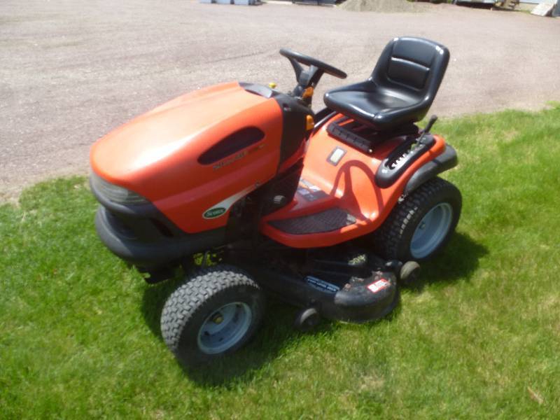 lot 9 image: Scotts Lawn Tractor