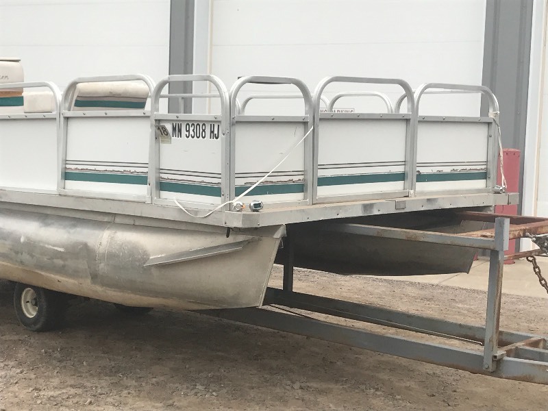 1996 Madsen Weekender 22ft Pontoon