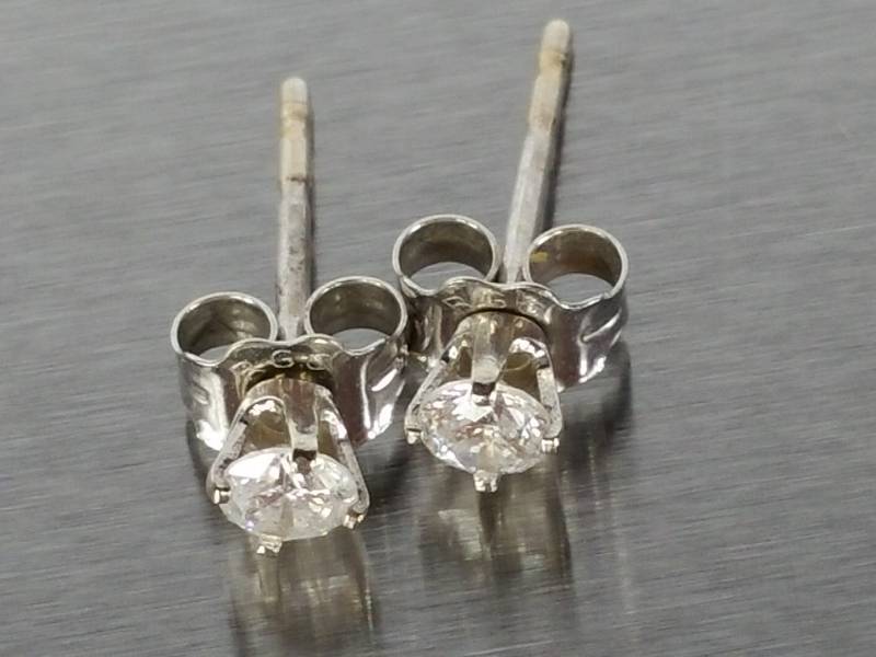 14 Carat Diamond Stud Earrings in 14k White Gold