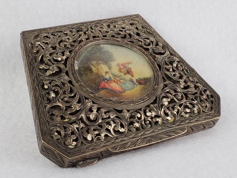 Ornately Engraved Sterling Silver Victorian Compact