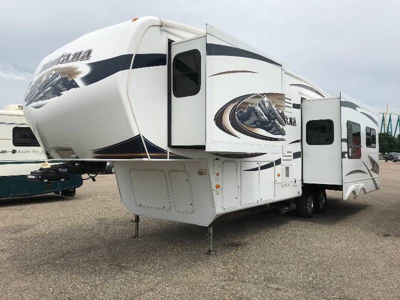 2010 Keystone Montana 31ft 5th Wheel Camper