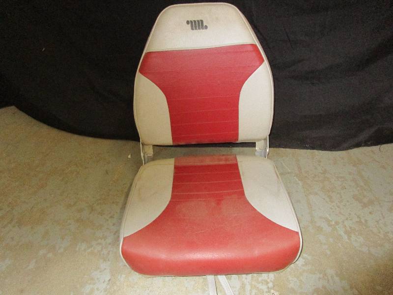 lot 39 image: Boat Seat