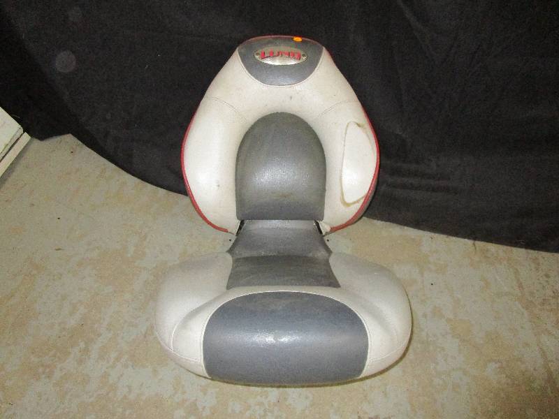 lot 41 image: Lund Boat Seat with Stem