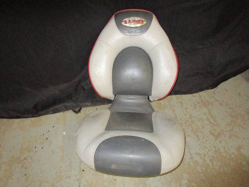 lot 42 image: Lund Boat Seat with Stem