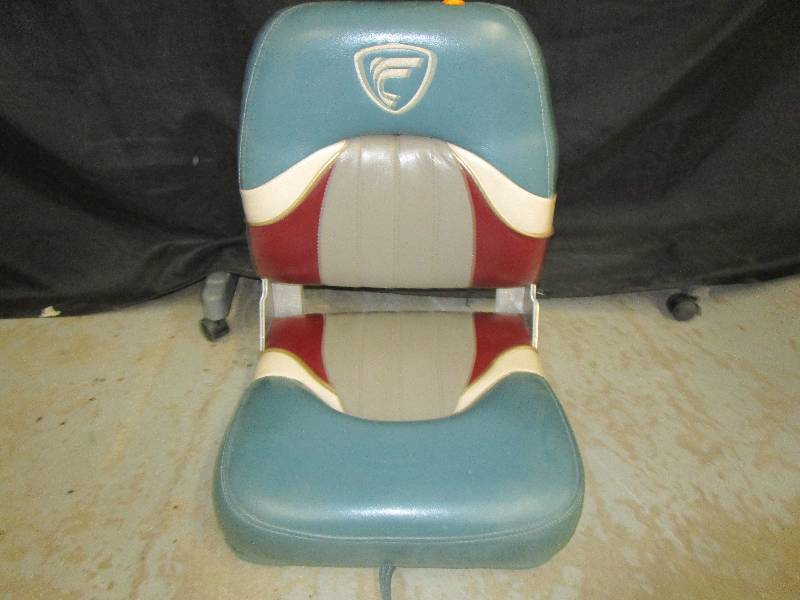 lot 46 image: Fisher Boat Seat With Pole