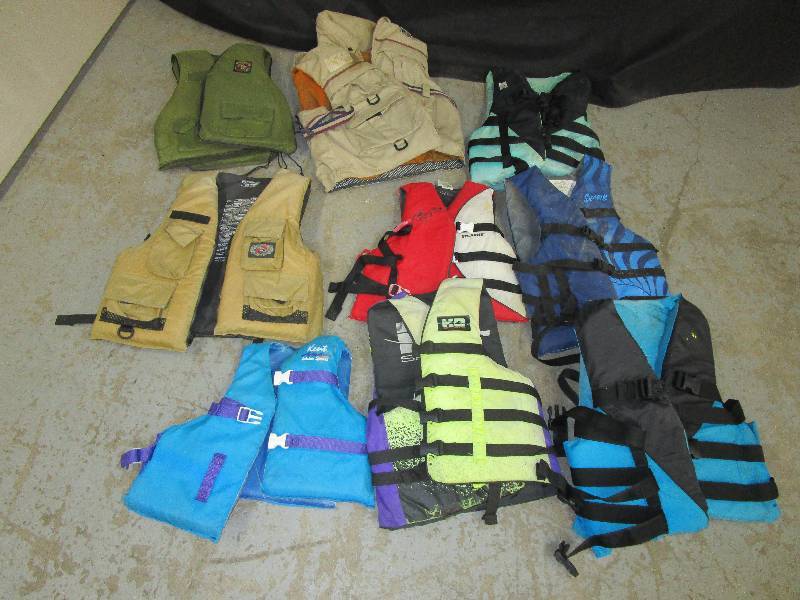 lot 65 image: 9-Life Vests