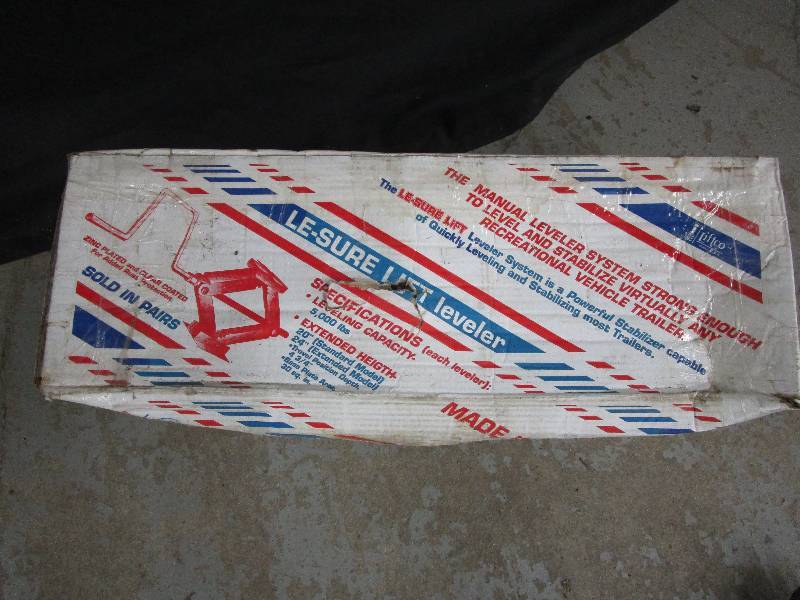 lot 99 image: 5000 pr Lesure Lift Lebvelers Unused in Box