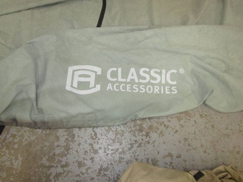lot 109 image: 20-21 ft Boat Cover Classic Accessories Brand