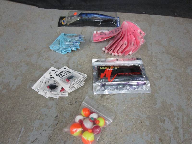 lot 118 image: 12 Jigs, 24 Spinners, Fish Bait, Bobbers and  2 12 Sardine Bunker TS Mega Minnow