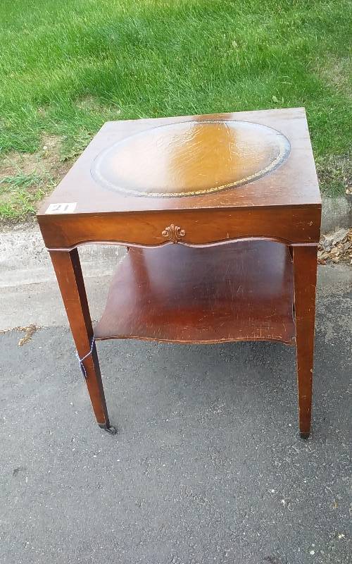 Vintage Side Table 21x21x26