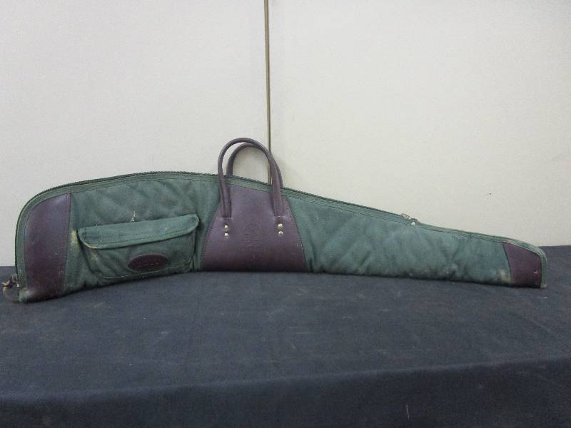 lot 14 image: HEAVY DUTY SOFT GUN CASE