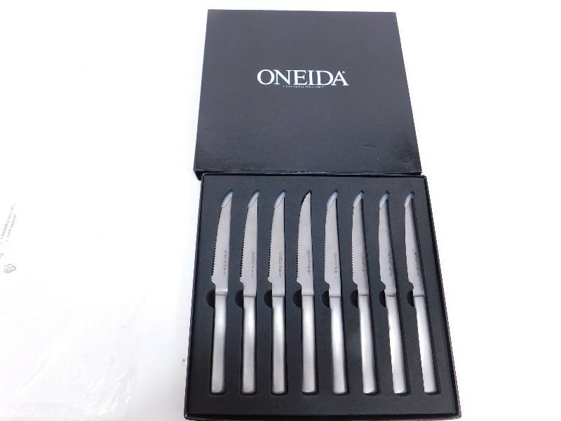 lot 21 image: Oneida Stainless Steel 8 Piece Steak Knife Set