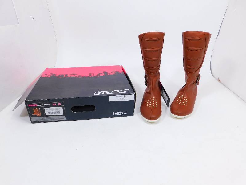 lot 29 image: Ricon Sacred Tall Riding Boots