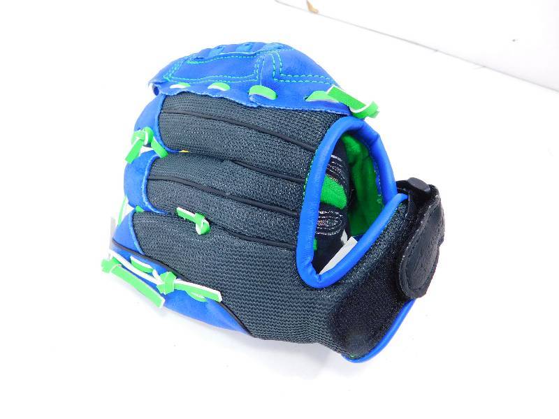 lot 37 image: Easton Z-Flex Youth Series Baseball Glove