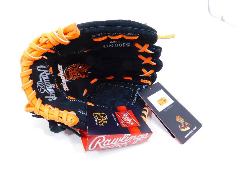 lot 39 image: Rawlings Youth Baseball Glove