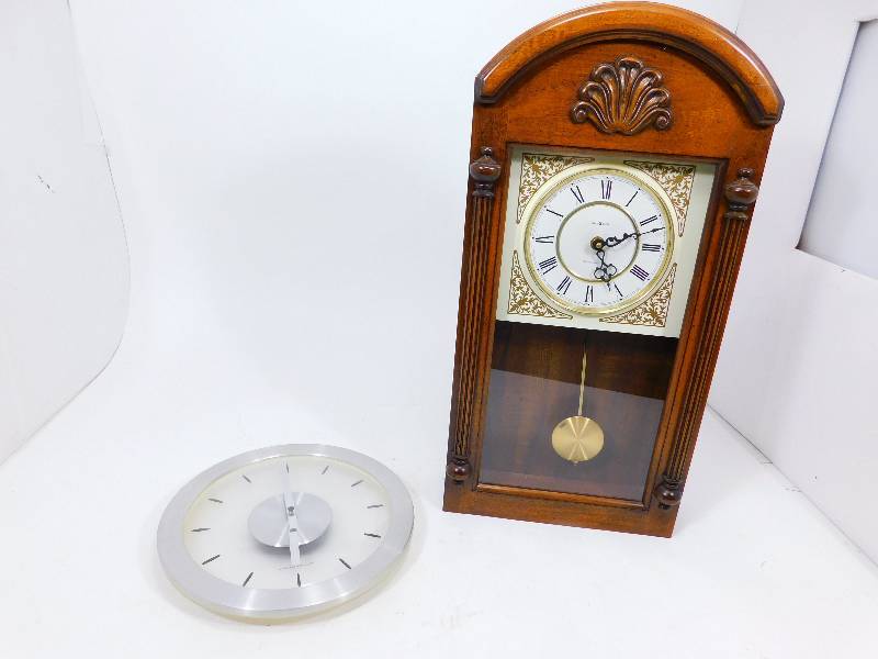 lot 53 image: Battery Operated Clocks