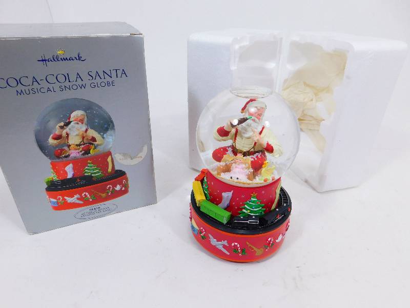 lot 61 image: Hallmark Coca-Cola Santa Musical Snow Globe----Hallmark 2001