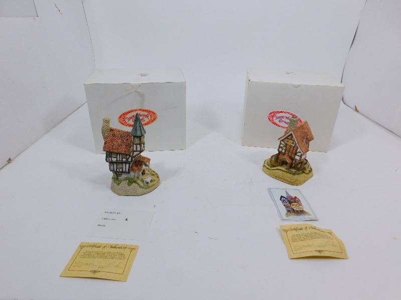 lot 62 image: Authentic David Winter Collectibles