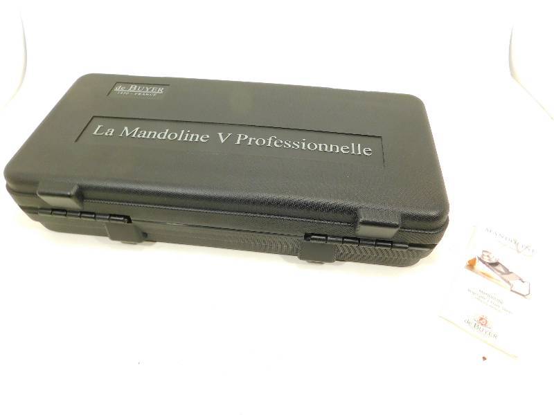 lot 105 image: Mandoline Professionnelle VegetableFruit Slicer