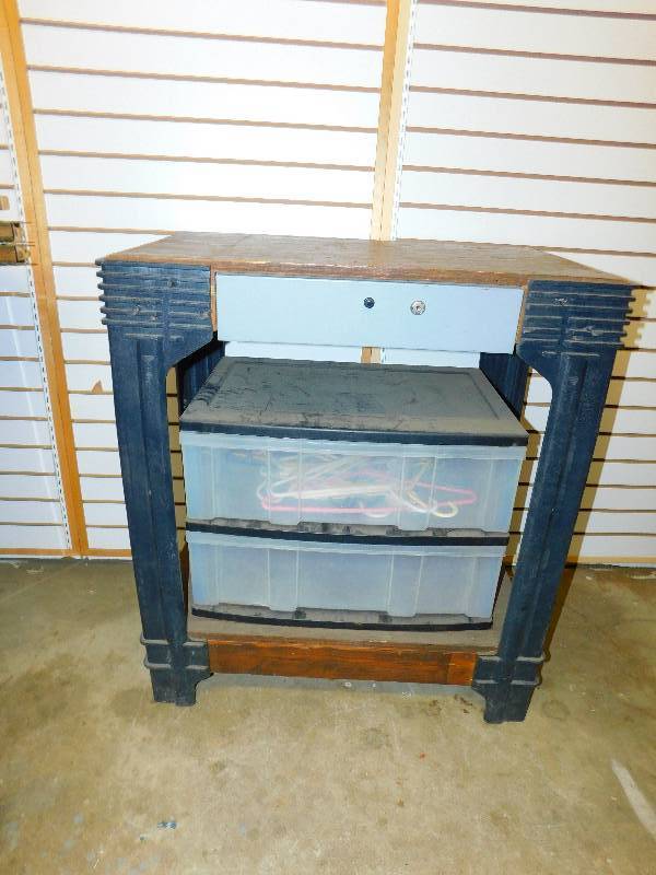 lot 107 image: Cash Cart
