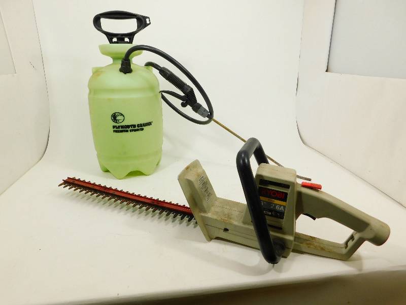 lot 108 image: Plymouth Garden Premium Sprayer & Ryobi HT718r  Schrub Trimmer