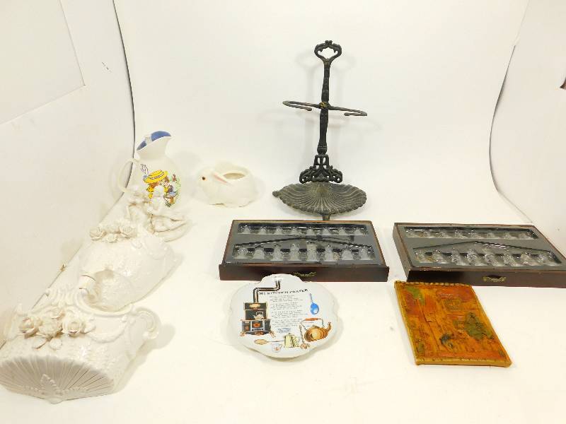 lot 128 image: Miscellaneous Vintage Items