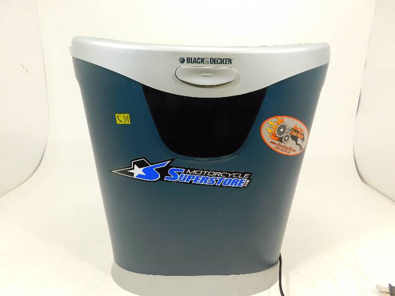 lot 136 image: Black & Decker Paper Schredder  CC1000