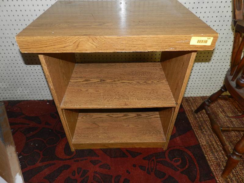 lot 504 image: SIDE TABLE