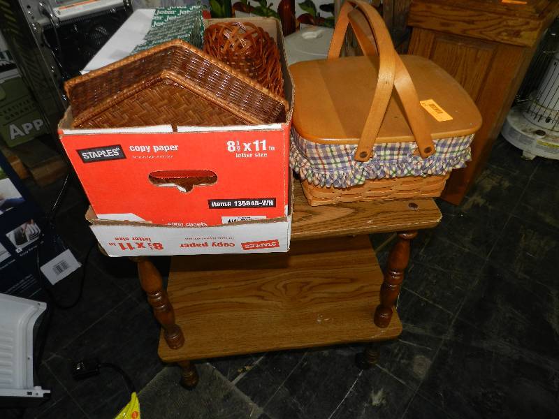 lot 528 image: SIDE TABLECART ON WHEELS AND BASKETS