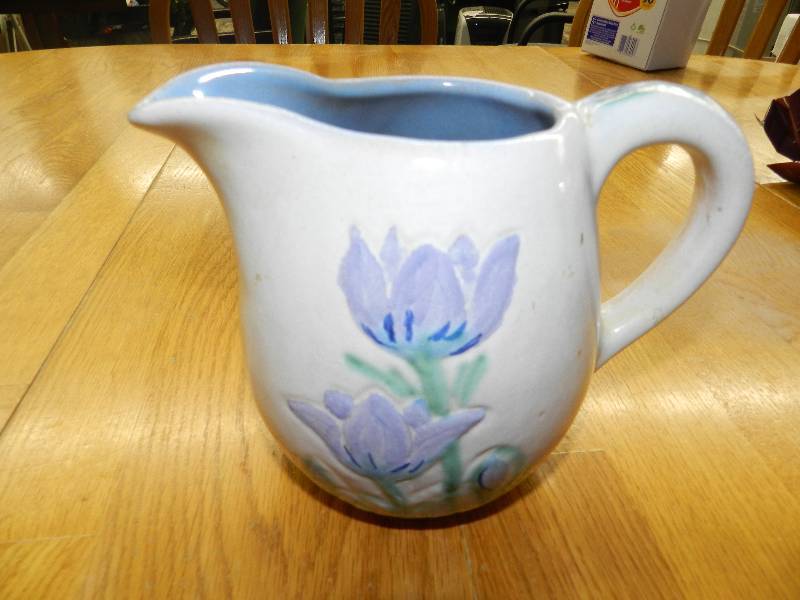 lot 541 image: UNIVERSITY OF NORTH DAKOTA POTTERY PITCHER