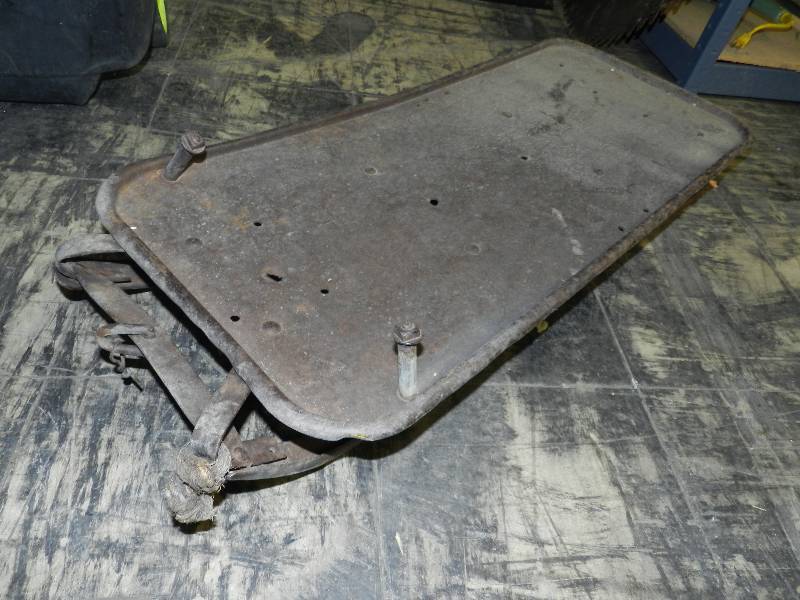 lot 555 image: VINTAGE METAL SLED
