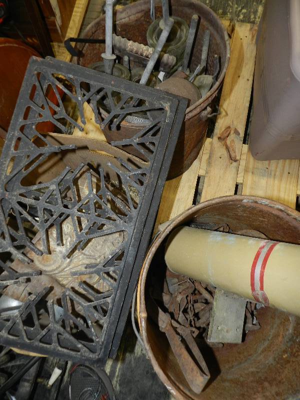 lot 560 image: OLD RUSTY GOLD