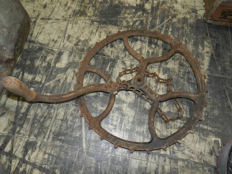 lot 565 image: VINTAGE CRANK HANDLE