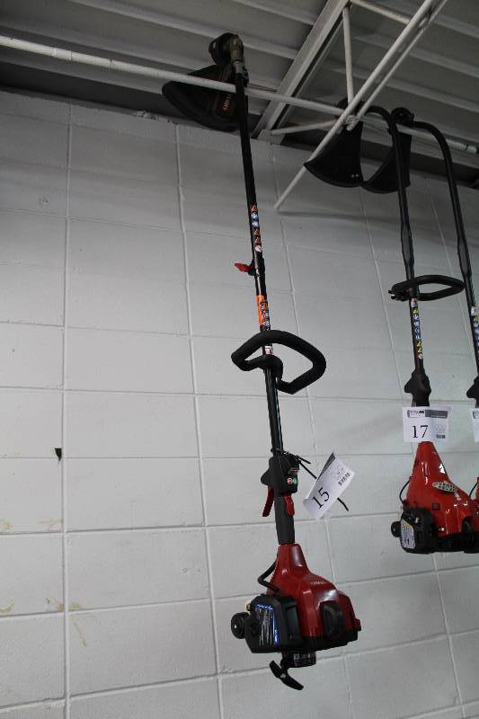 lot 15 image: Toro Gas Weed Whip