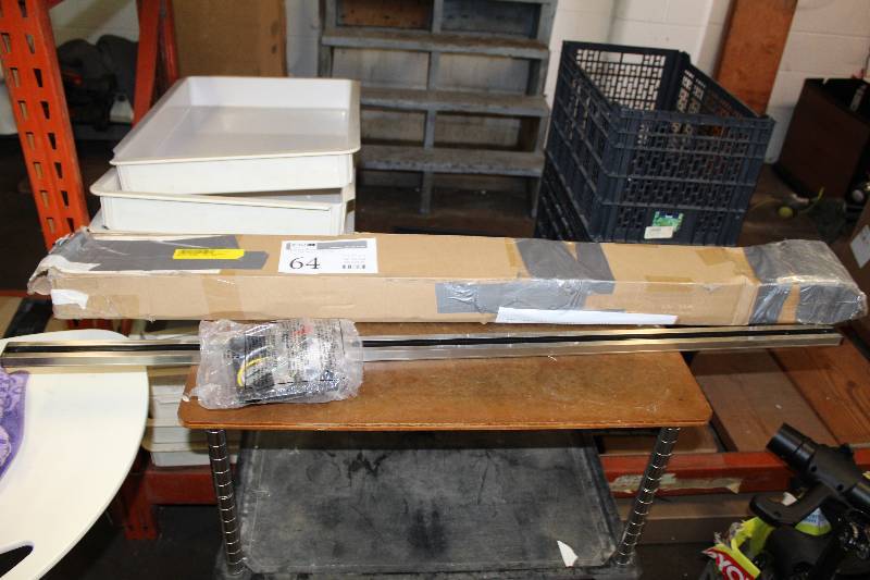 lot 64 image: Lot of (3) 3-Light Square Full Track Lighting Kit