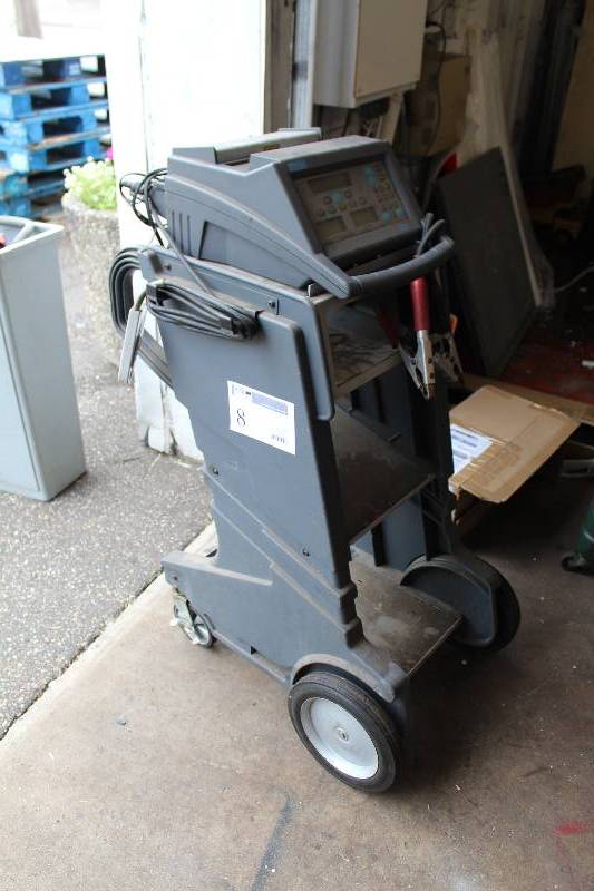 lot 8 image: Minuteman Plus Alternator, Regulator, Battery & Starter Tester w Manual