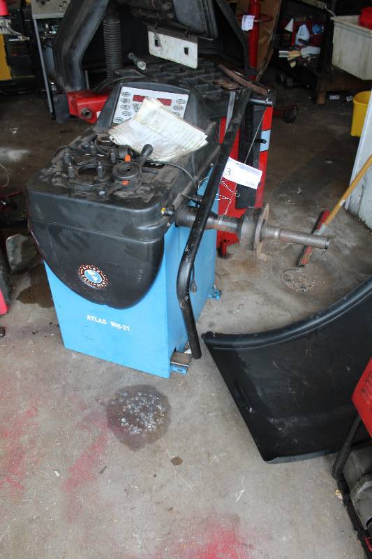 lot 3 image: 2010 Atlas Equipment WB-21 Wheel Balancer Station