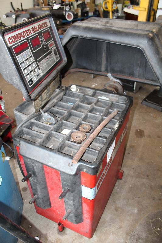 lot 4 image: Coats 950 Direct Drive Computer Wheel Balancer